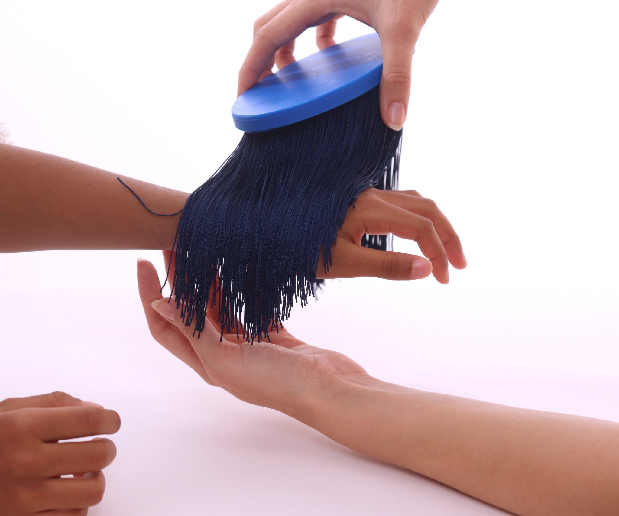 Utilisation d'un module du kit sensoriel de Sansa care pour stimuler les sens et favoriser la communication entre patient et soignant